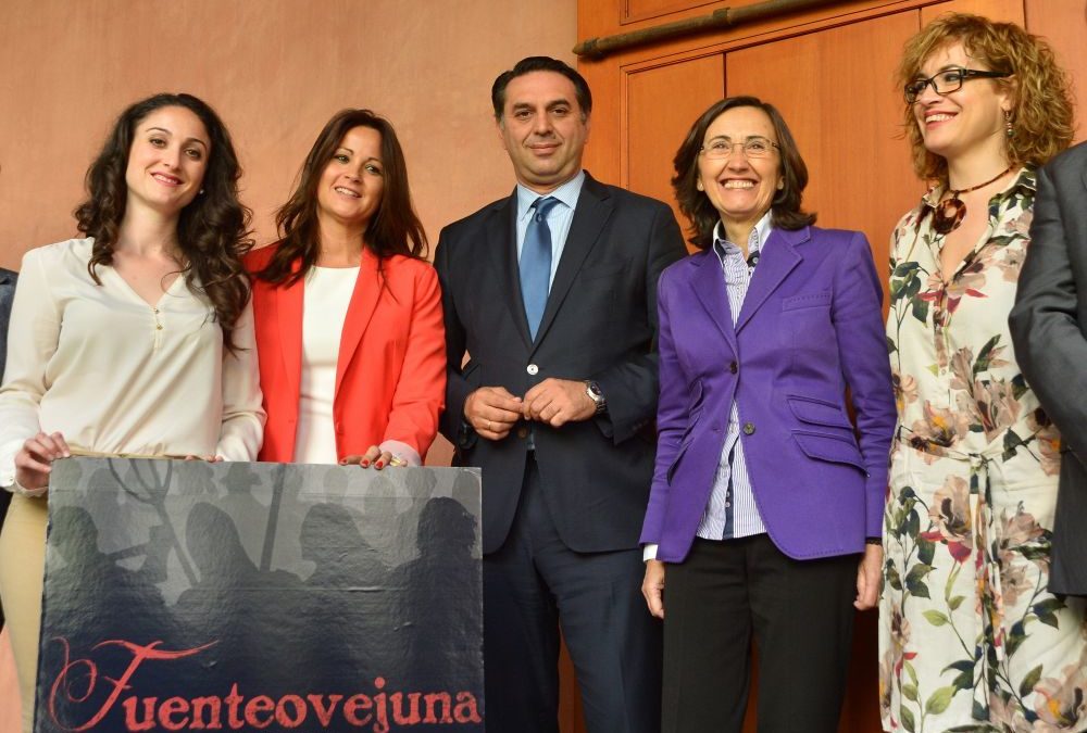 La Junta apoya la representación teatral del clásico de Lope de Vega por las vecinas y vecinos de Fuente Obejuna