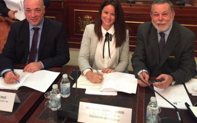 Silvia Mellado firma un convenio con la Diputación para adquisición de maquinaria para la reparación de caminos rurales