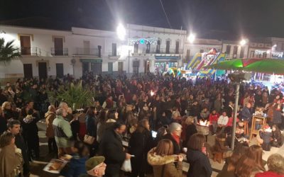 Fuente Obejuna celebra la Fiesta de la Navidad y la nieve llega a la Plaza Lope de Vega junto a las hogueras y los villancicos