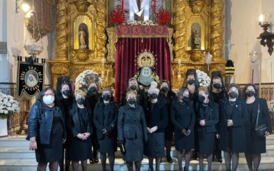 La Hermandad del Nazareno ofreció una Ofrenda floral al Santísimo el Jueves Santo.