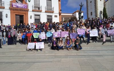 Gran concentración en la Plaza Lope de Vega de Fuente Obejuna para conmemorar el 25N Día Internacional  contra la violencia de género