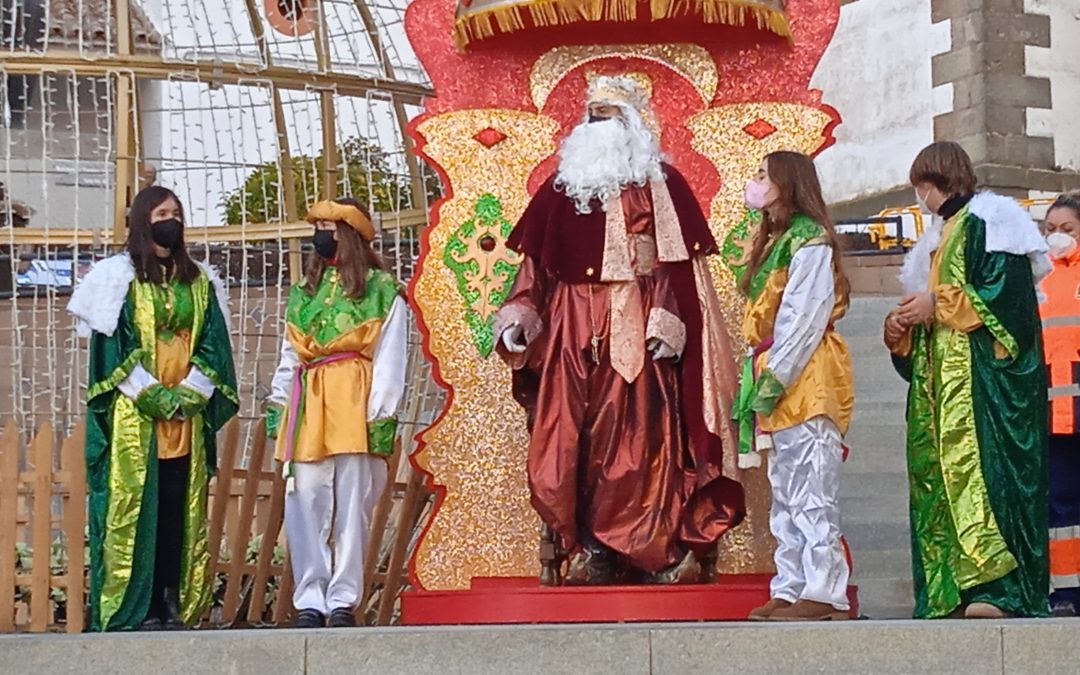 Los Reyes Magos reparten ilusión, regalos y cestas de navidad en Fuente Obejuna
