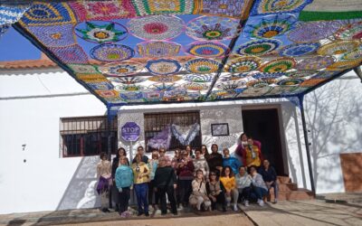 La Asociación de mujeres “La Españuela” de Argallón celebran un día de convivencia e inauguran sus trabajos para embellecer su sede.